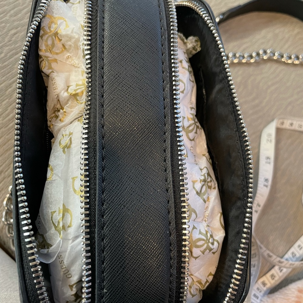 Guess - Picture 7 of 9